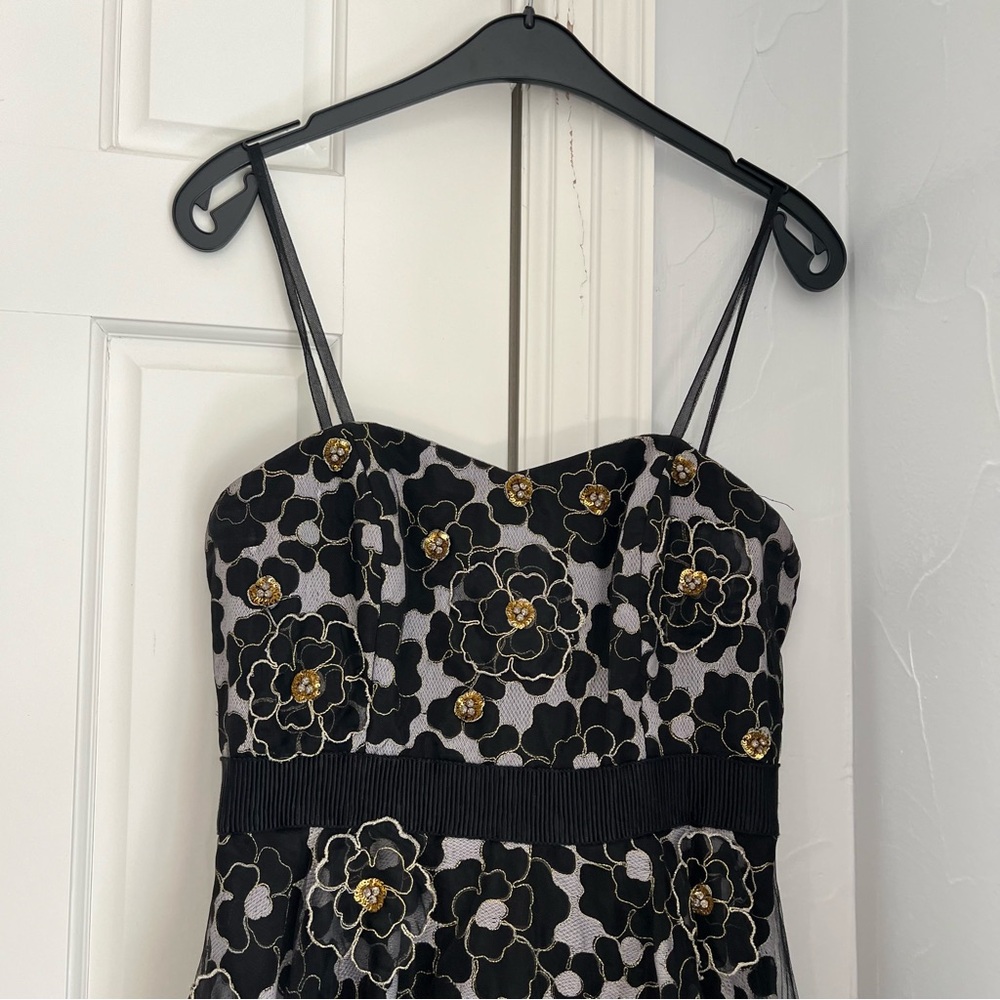 Badgley Mischka Black and Gold Flower Embroidered Long Dress size 6 - Picture 2 of 12